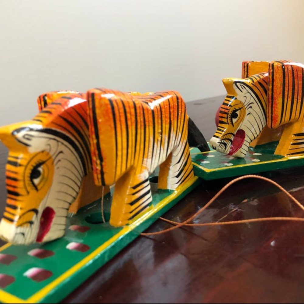 Vintage South Asian Roaring Tiger Toy - Picture 10 of 13
